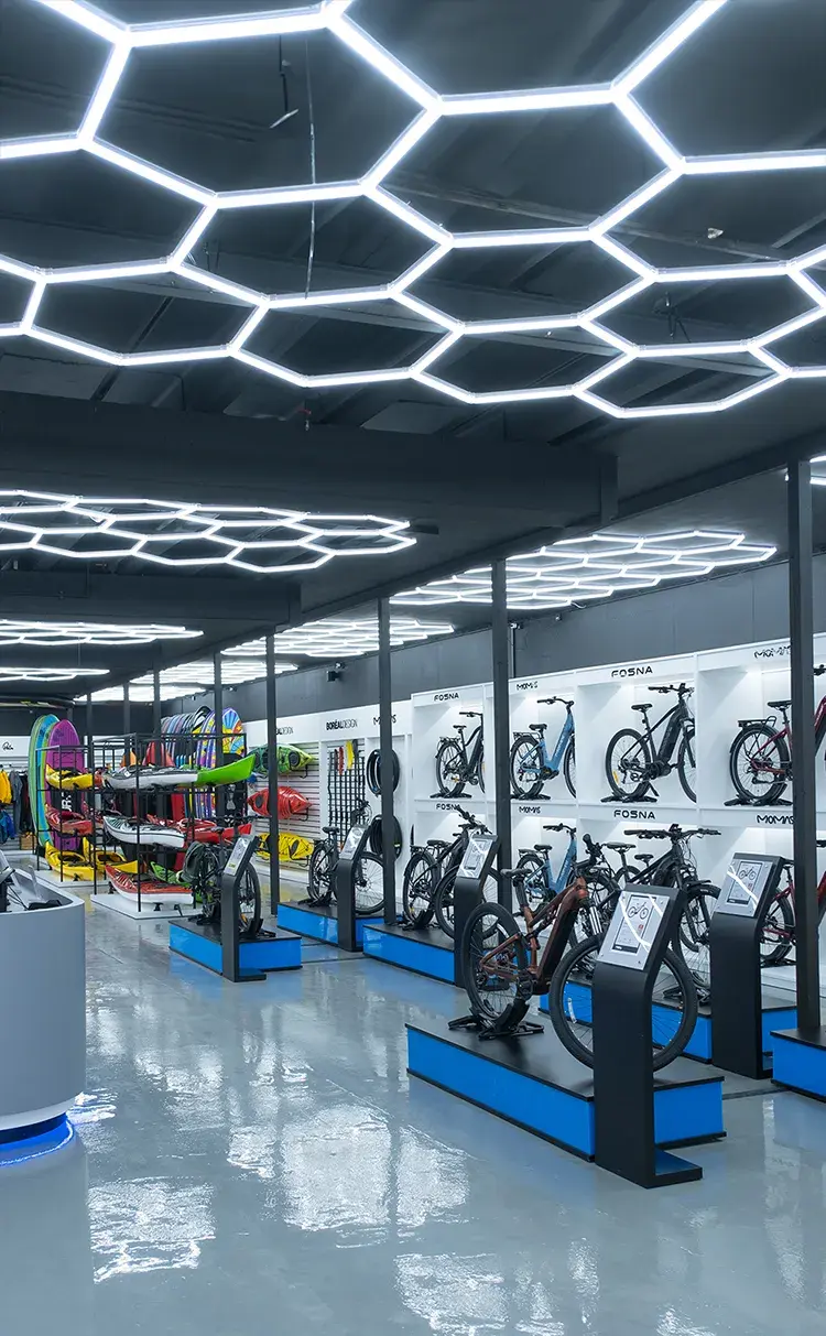 Innsiden av Kajakk & Fritids butikk i Fredrikstad